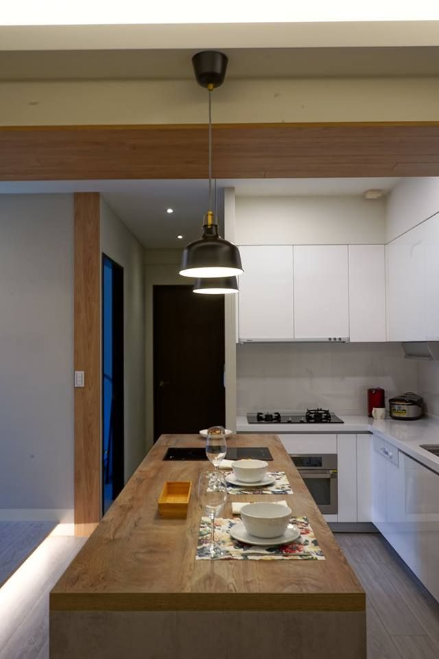 新都廳 II：長型餐桌與 L 型廚具